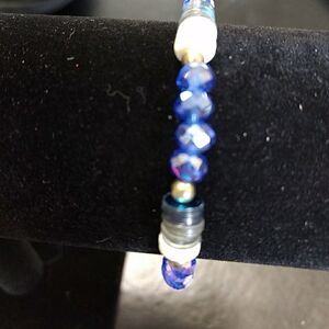 *Sale* Sparkly blue beaded stretch bracelet